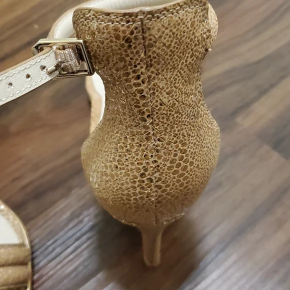 Kenneth Cole Mallory gold shimmer heel 👠 size 9M - Picture 7 of 9